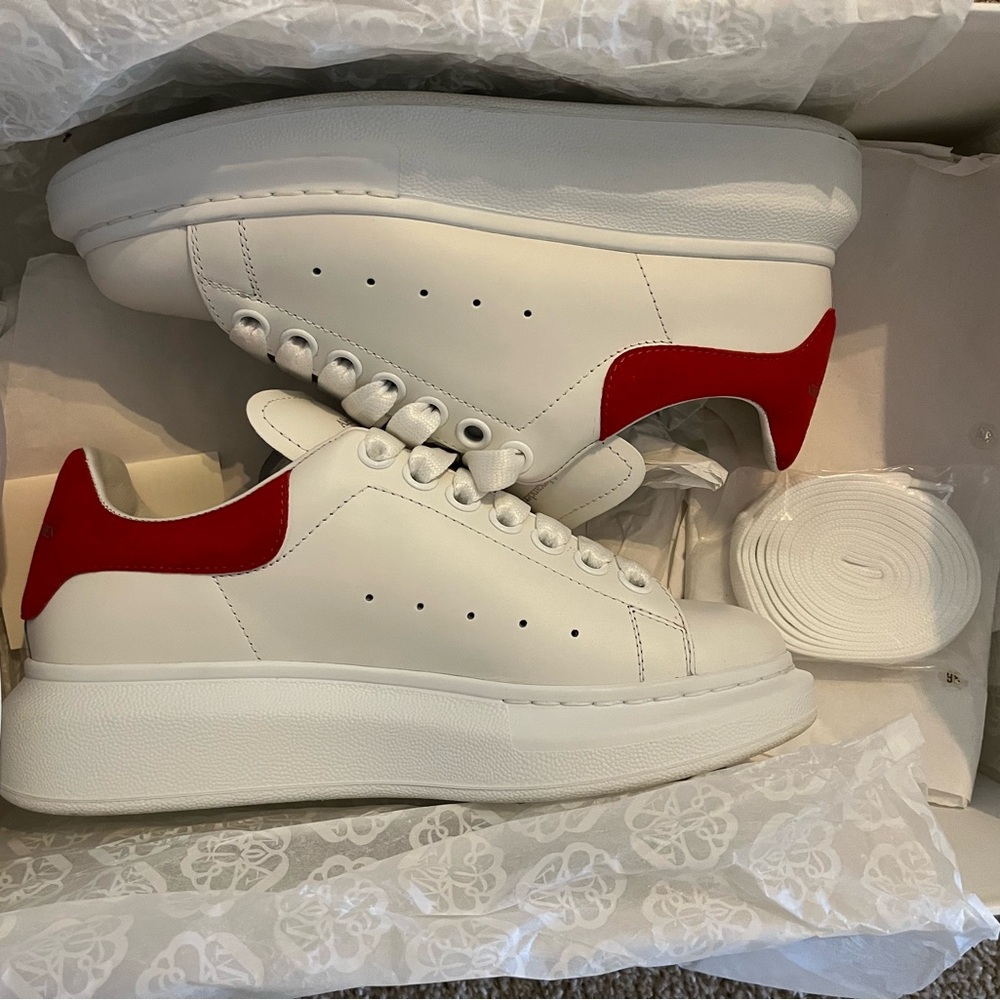 ALEXANDER MCQUEEN OVERSIZED SNEAKERS